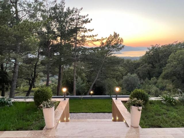 Spacious Villa in Kavac with Rooftop Pool