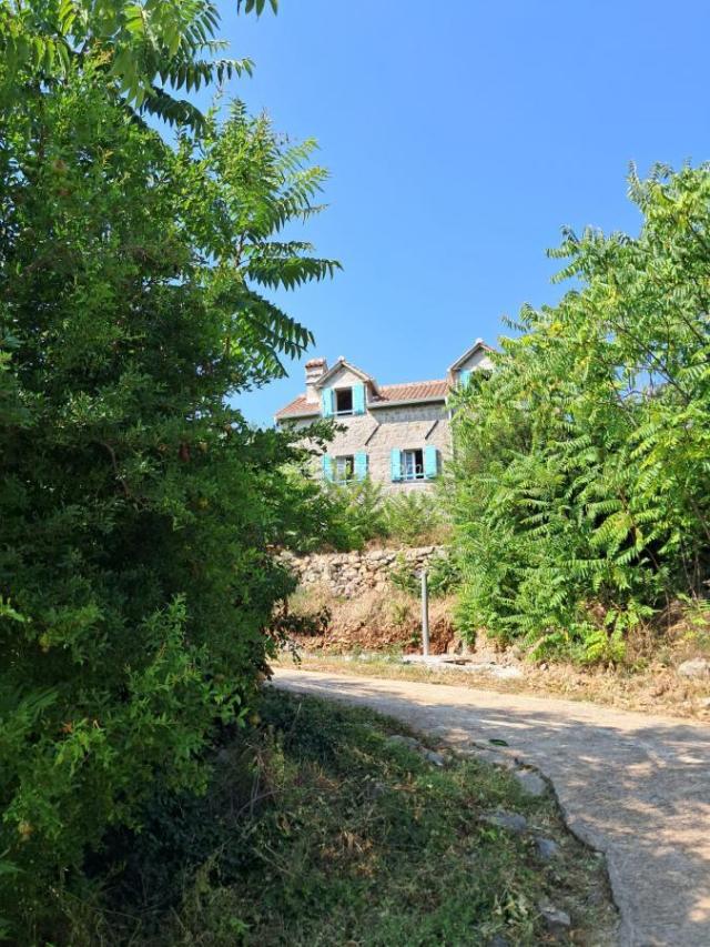 Authentic Stone House 138 m² on a 566 m² Plot – Zagora, Kotor