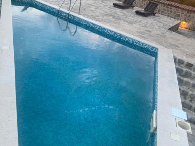 Villa with pool and sea view in Petrovac for sale