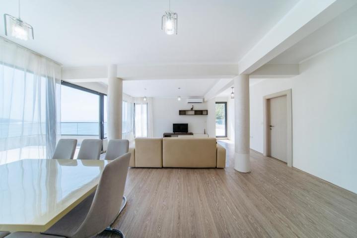Beautiful 3-Bedroom Apartment for Sale, 130 m2 + 104 m2 Terrace, Bečići, Sea View, Parking