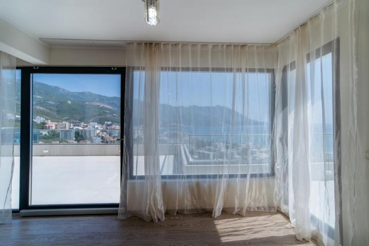 Beautiful 3-Bedroom Apartment for Sale, 130 m2 + 104 m2 Terrace, Bečići, Sea View, Parking
