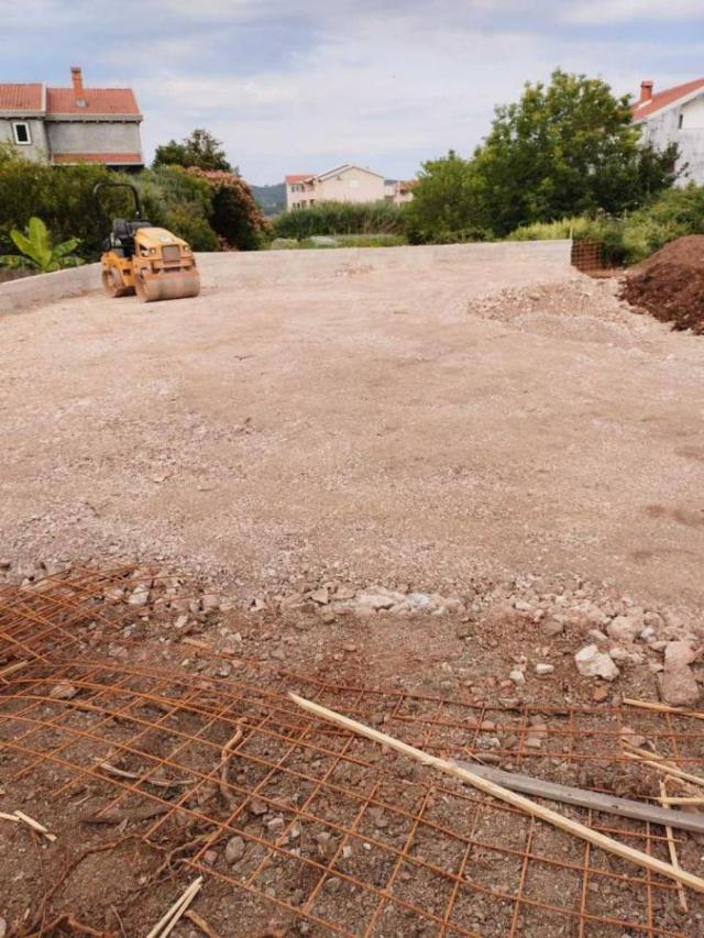 Urbanized plot 477 m2, GBA 368 m2, Tivat