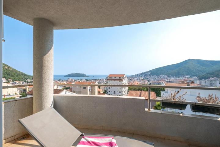 Comfortable 2 bedroom apartment with sea view in Lazi area, Budva