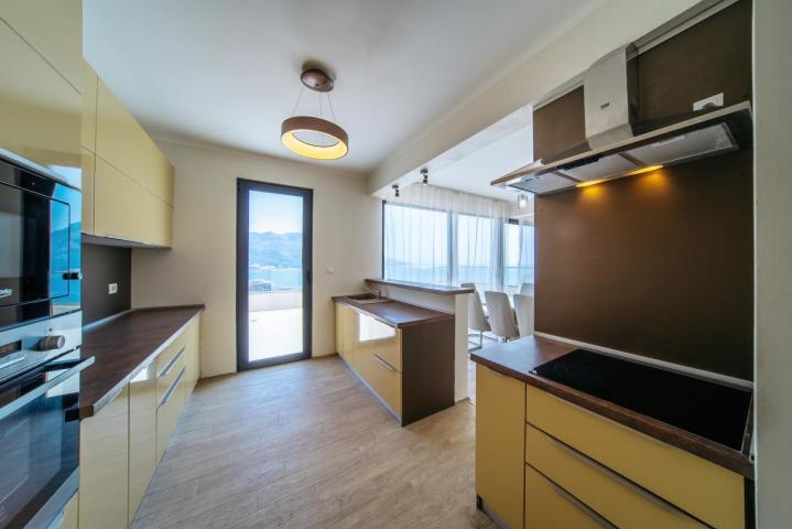 Beautiful 3-Bedroom Apartment for Sale, 130 m2 + 104 m2 Terrace, Bečići, Sea View, Parking