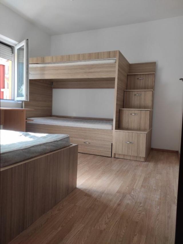 Spacious Three-Bedroom Apartment in Seljanovo, Tivat. 