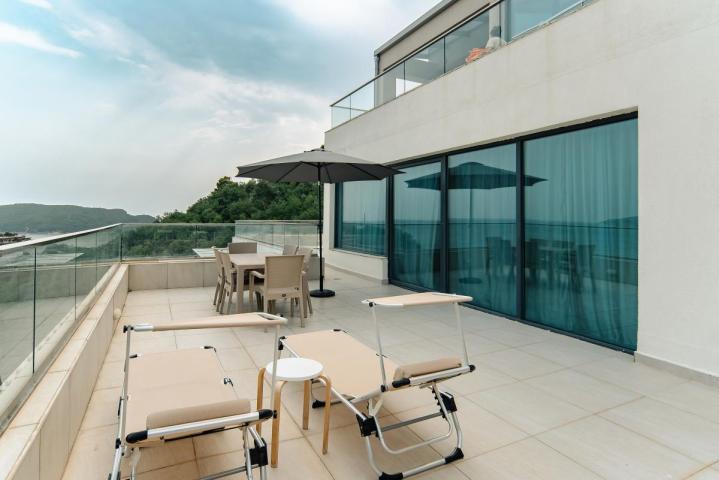 Beautiful 3-Bedroom Apartment for Sale, 130 m2 + 104 m2 Terrace, Bečići, Sea View, Parking