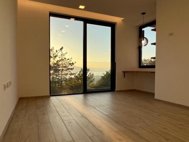 Spacious Villa in Kavac with Rooftop Pool