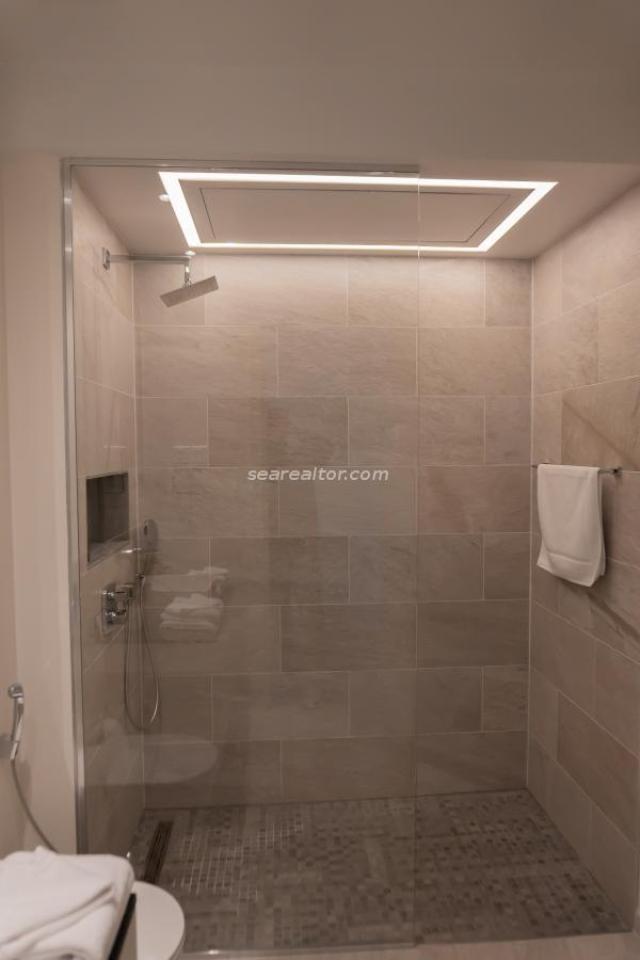 Luxurious apartment in Luštica Bay with pool and sea view