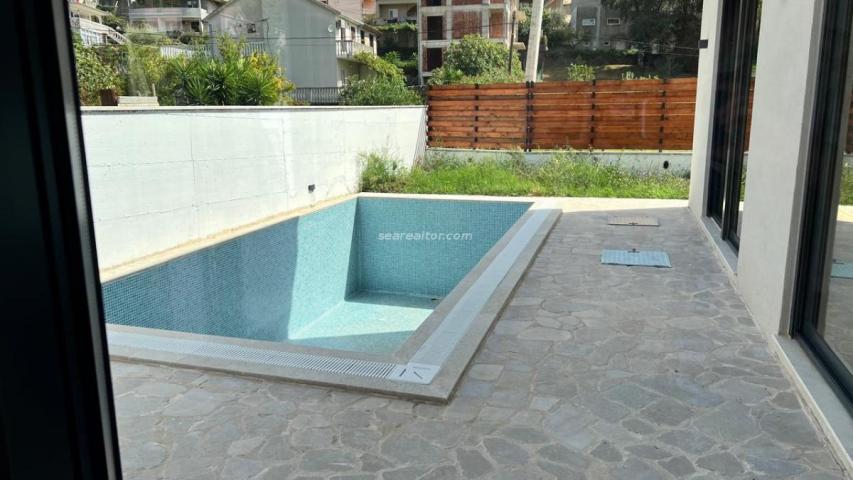 Modern villa with pool in Dumidran, Tivat