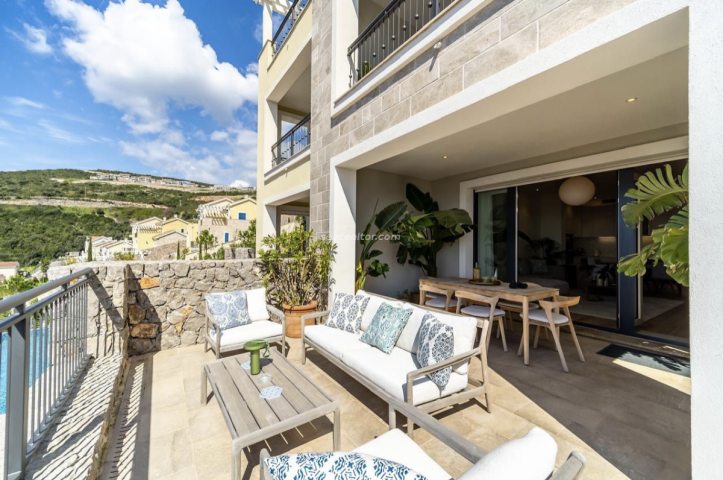 Luxurious two-bedroom apartment 105m2 with sea view - Luštica Bay