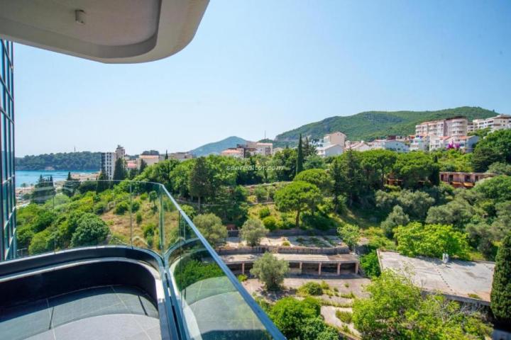 Modern Apartment in Bečići with Sea View – 190 m²