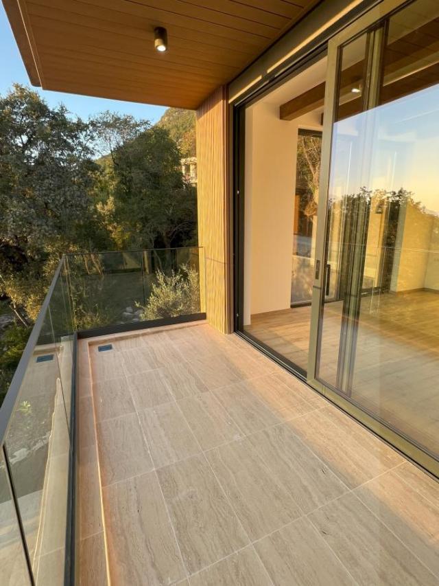 Spacious Villa in Kavac with Rooftop Pool