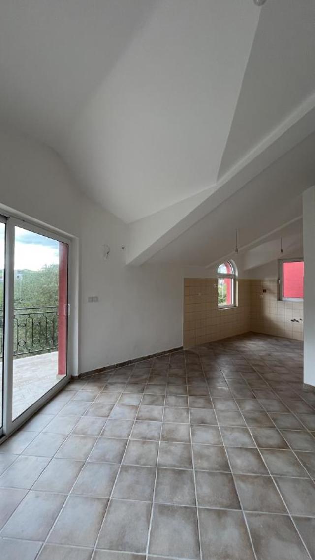 New 79 m2 Apartment in Lastva Grbaljska, Top Floor with High Ceilings, Terrace and Parking
