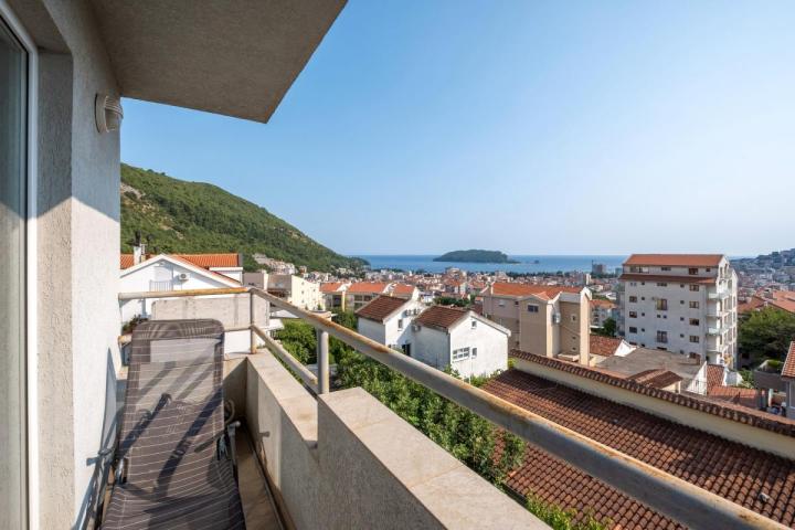 Comfortable 2 bedroom apartment with sea view in Lazi area, Budva