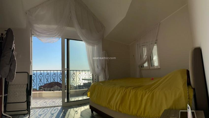 Penthouse in Sveti Stefan with sea view