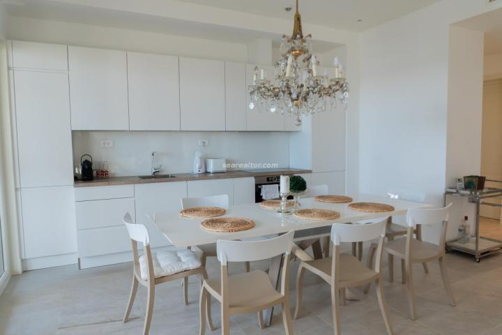 Luxurious apartment in Luštica Bay with pool and sea view