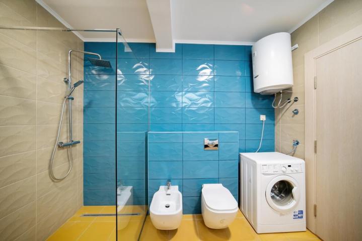 Beautiful 3-Bedroom Apartment for Sale, 130 m2 + 104 m2 Terrace, Bečići, Sea View, Parking