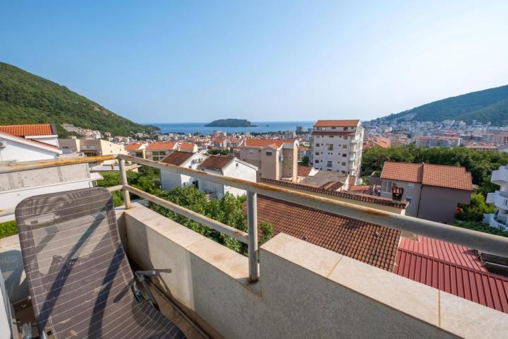 Comfortable 2 bedroom apartment with sea view in Lazi area, Budva