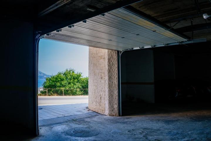 Beautiful 3-Bedroom Apartment for Sale, 130 m2 + 104 m2 Terrace, Bečići, Sea View, Parking