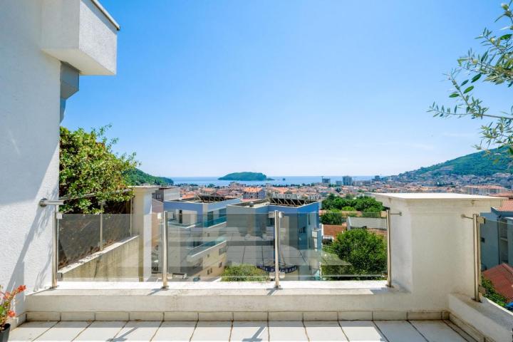 Bright apartment with panoramic view of Budva — 65 m2 comfort and space