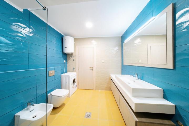 Beautiful 3-Bedroom Apartment for Sale, 130 m2 + 104 m2 Terrace, Bečići, Sea View, Parking