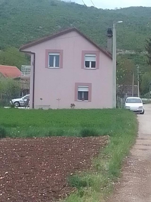 Two-Storey House of 140m2 for Sale in Miločani, Nikšić