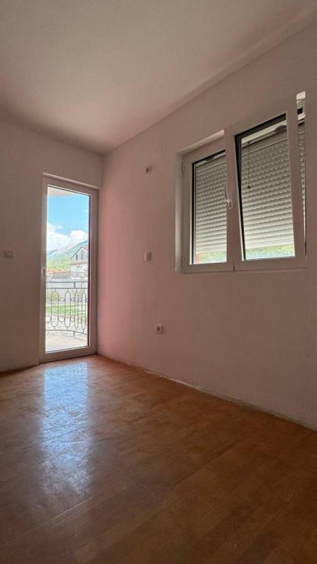 Apartment 79 m2 in Lastva Grbaljska with Terrace, Parking and Pool