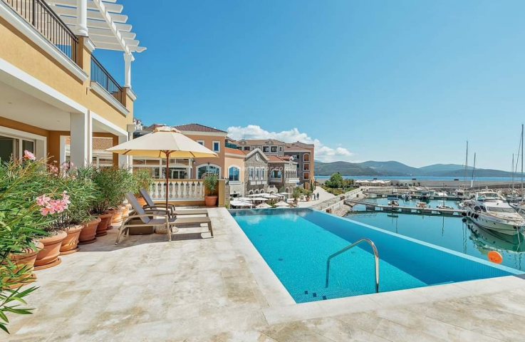 Luxurious one-bedroom apartment 74m2 with sea view - Luštica Bay