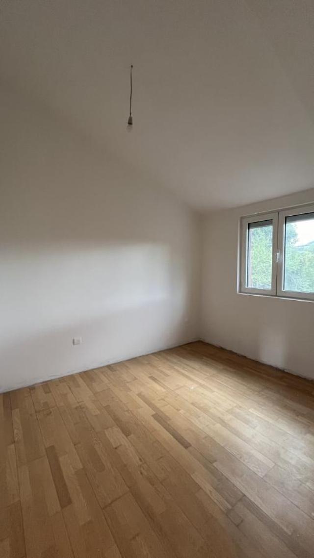 New 79 m2 Apartment in Lastva Grbaljska, Top Floor with High Ceilings, Terrace and Parking