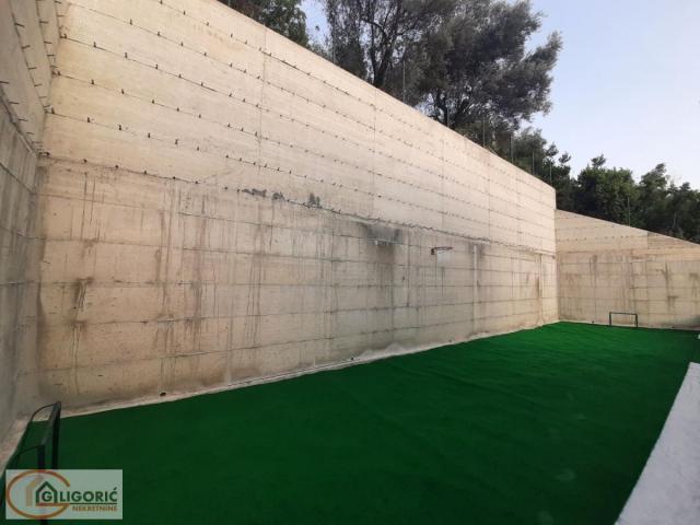 Meterizi-vila sa 11 apartmana-odlična investicija