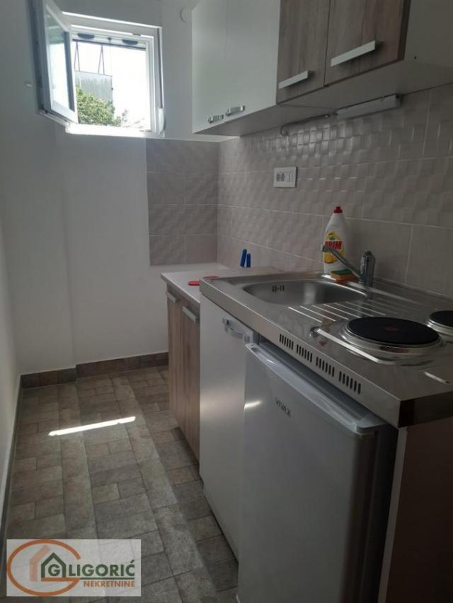 Meterizi-vila sa 11 apartmana-odlična investicija