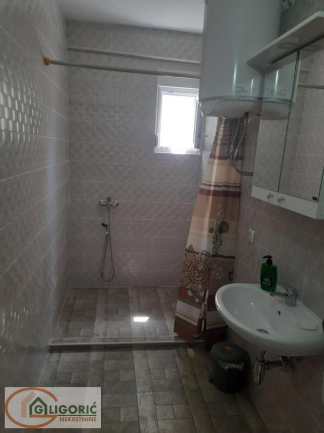 Meterizi-vila sa 11 apartmana-odlična investicija