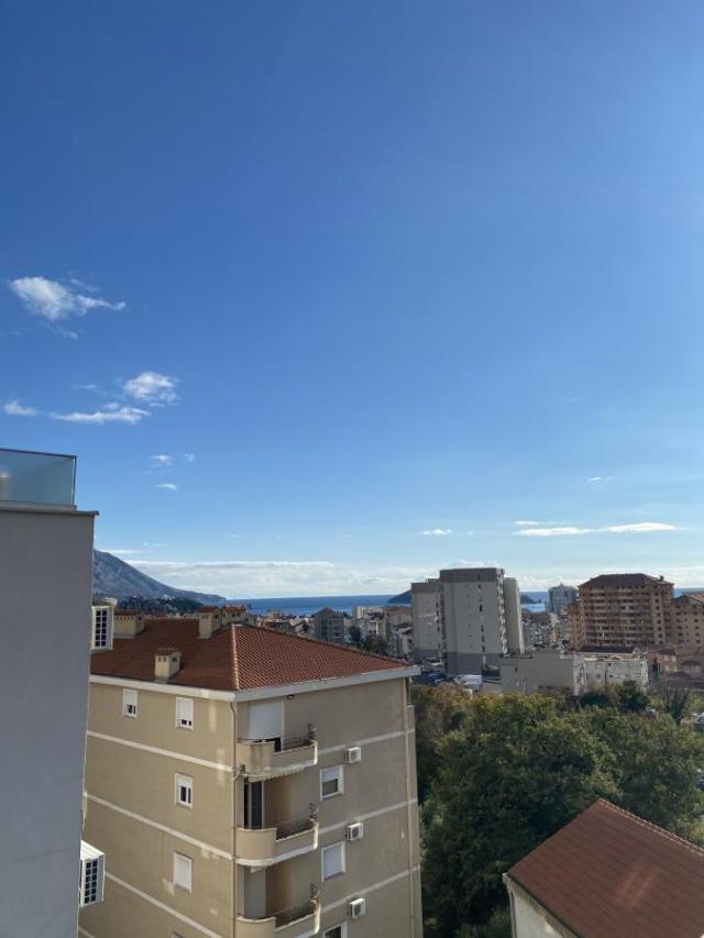 LUKSUZAN stan u BUDVI sa pogledom na more