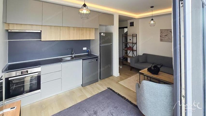 Porodični apartman sa dvije spavaće sobe, terasom i bazenom — Tivat, Kava