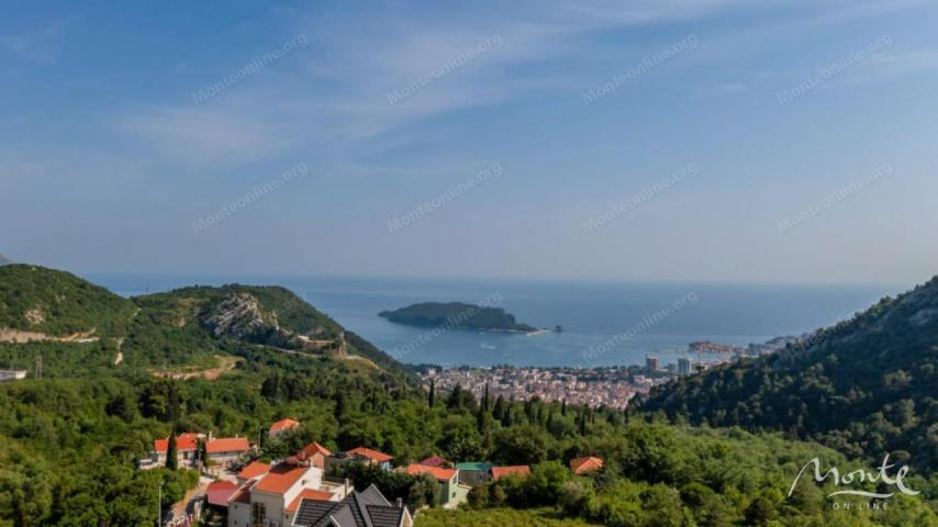 Villa La Costa u mirnom selu Markovići sa bazenom, tropskim palmama i elegantnim dizajnom