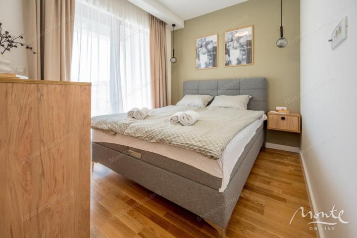Potpuno nova vila sa bazenom u predgrađu Tivta
