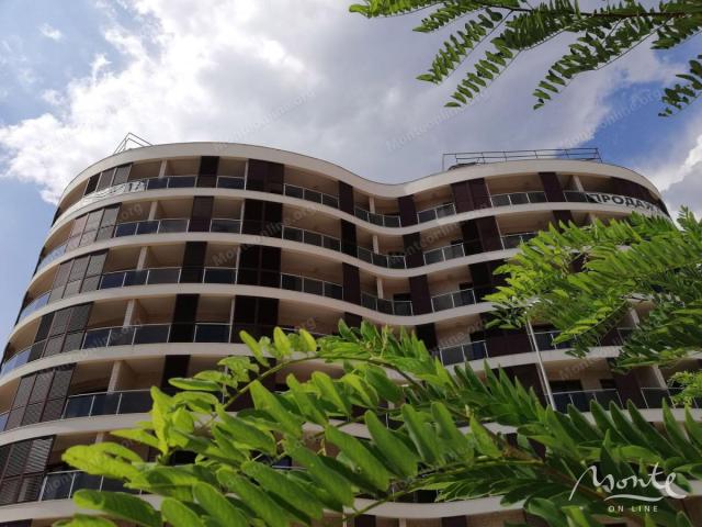 Prostran studio apartman s pogledom na more u Bečićima