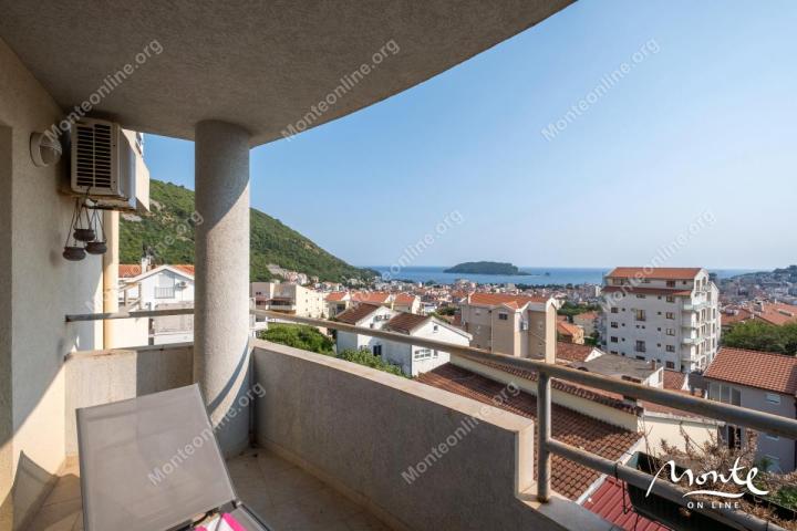 Komforan dvosoban stan s pogledom na more u naselju Lazi, Budva
