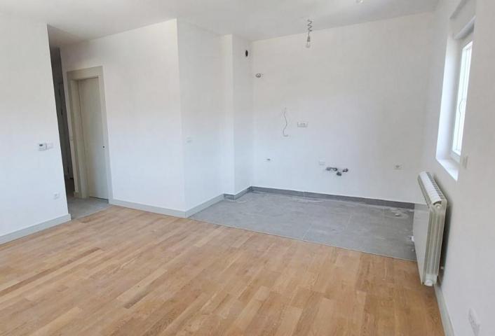 Ugodan jednosoban stan u centru Kolašina sa mini banjom i centralnim grijanjem