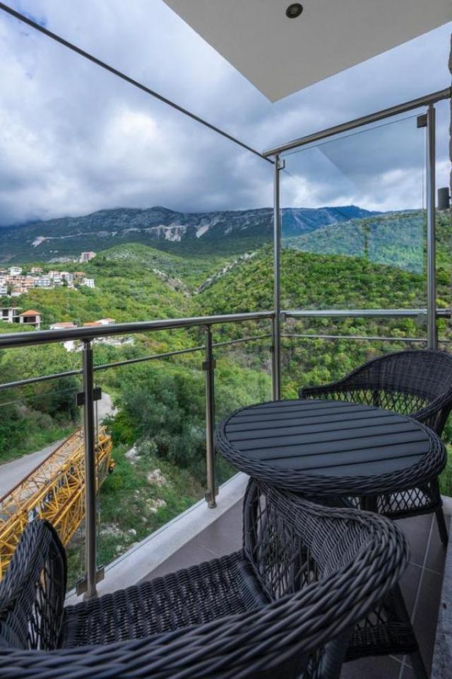 Luksuzan trosoban stan sa pogledom na more u MonteDreamsu, Bečići