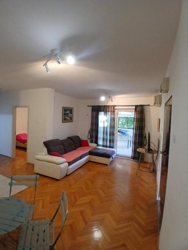 Udoban apartman u Budvi - samo 700 m od mora