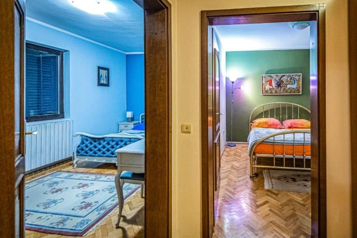 Jedinstvena trospratna kuća za ljubitelje tišine i privatnosti u Podgorici