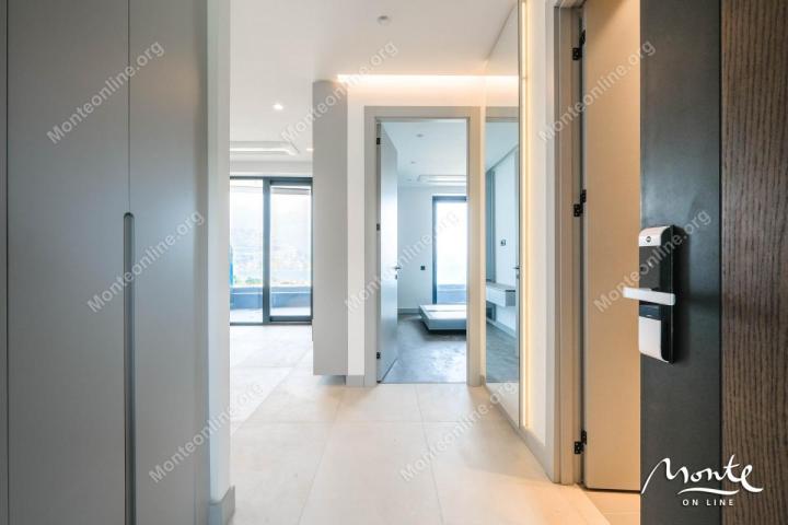 Apartman u premium kompleksu sa panoramskim pogledom na more u Bečićima
