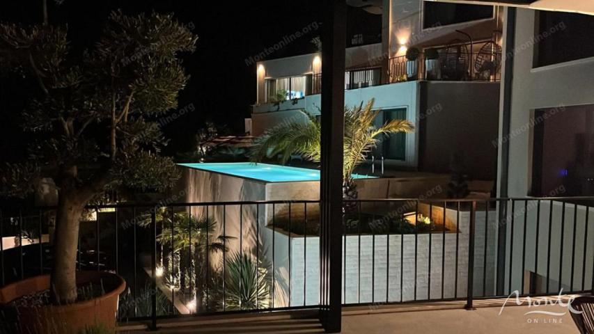 Luksuzna vila u Pržnu s bazenom i pogledom na more