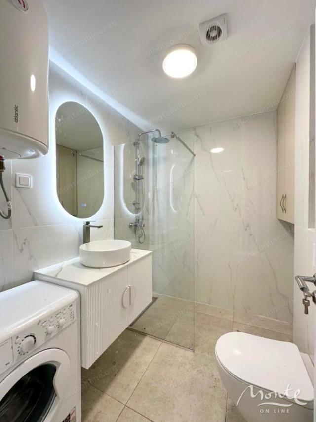 Luksuzni dvosobni apartman s pogledom na more u Bečićima