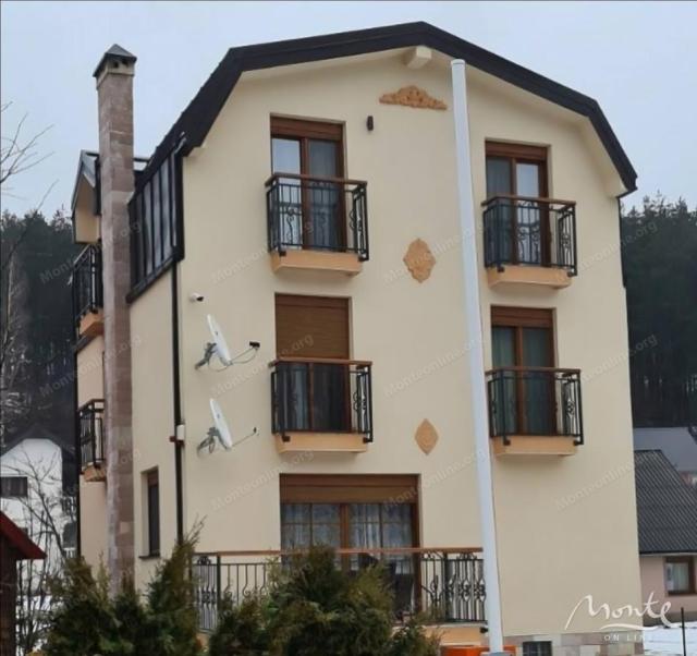 Moderna apartmanska vila sa 4 zvjezdice u centru Kolašina
