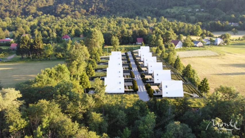 Energetski efikasne kuće u obliku slova A u planinama Kolašina — za život i investiciju