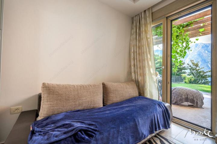 Apartman sa 2 spavaće sobe, privatnim dvorištem i panoramskim pogledom