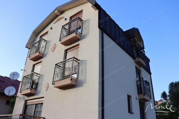 Moderna apartmanska vila sa 4 zvjezdice u centru Kolašina