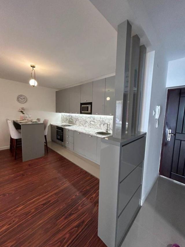 Apartmani u živopisnom Petrovcu na Budvanskoj rivijeri